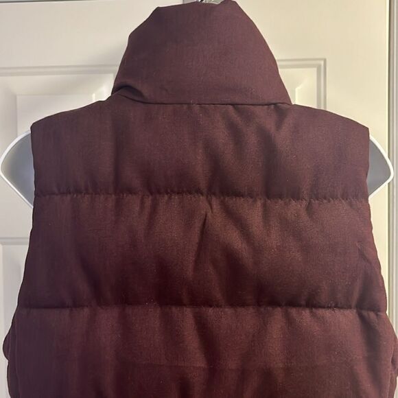 Old Navy Women’s Dark Red Zip Up Striped Puffer Vest with Pockets-Small - Picture 8 of 13